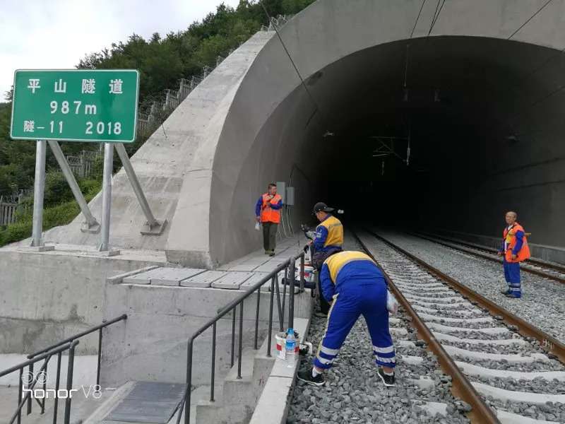 【“三新”解放思想大讨论】哈牡客专:探伤职工前来“报到”……